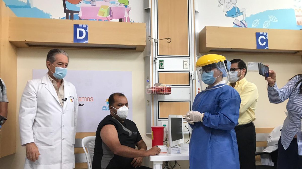 Durante esta primera semana se habilitarán 19 puntos de vacunación en Quito, Guayaquil, Manta y Cuenca.