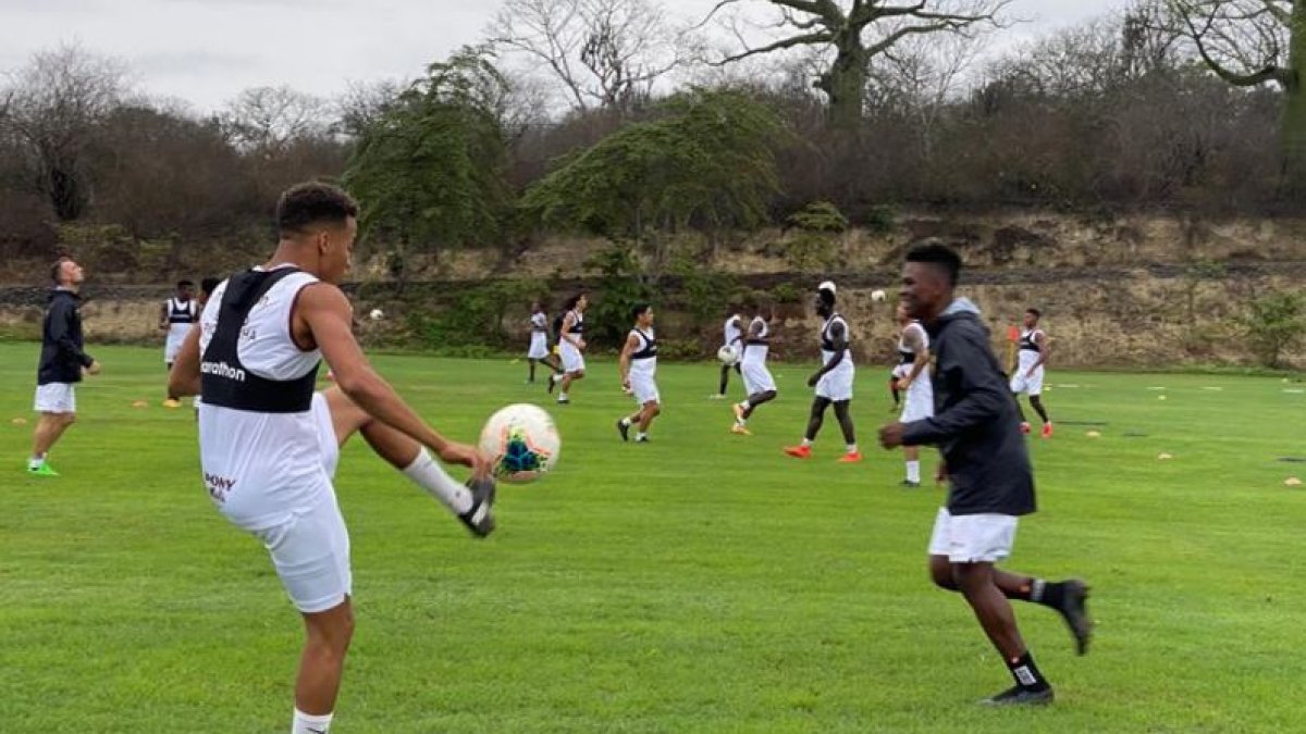 Barcelona trabaja sin problemas en territorio manabita.