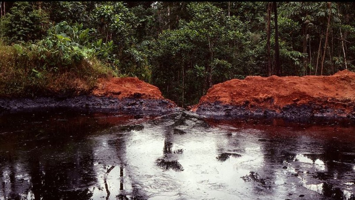 La muestra cuenta con fotos antiguas de zonas que se han visto afectadas por la explotación.