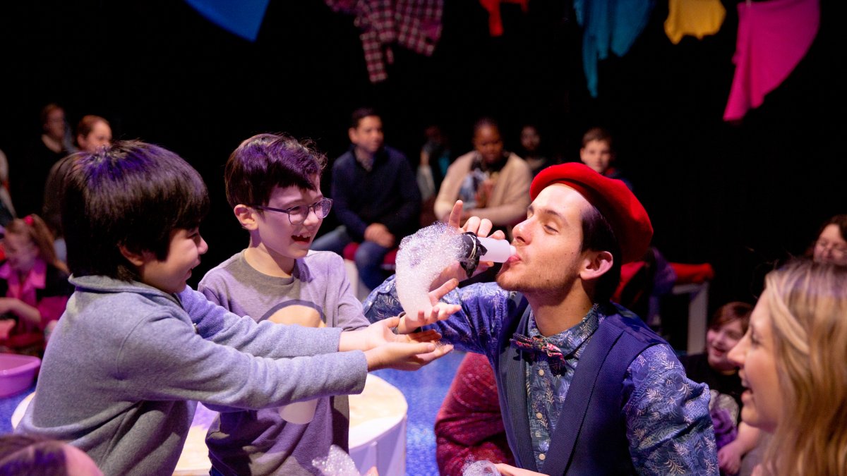 Fernando Moya en Suds, una experiencia multisensorial para niños que tuvo lugar en el Lincoln Center de Nueva York 