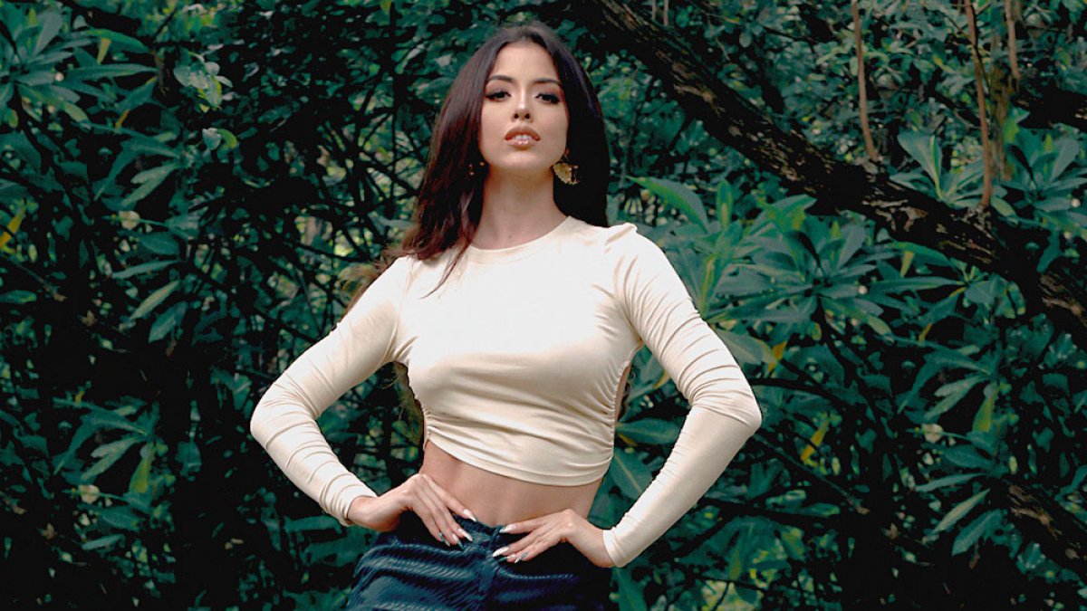 Susan tiene 20 años. Participó también en Miss World Ecuador y Reina Mundial del Banano.