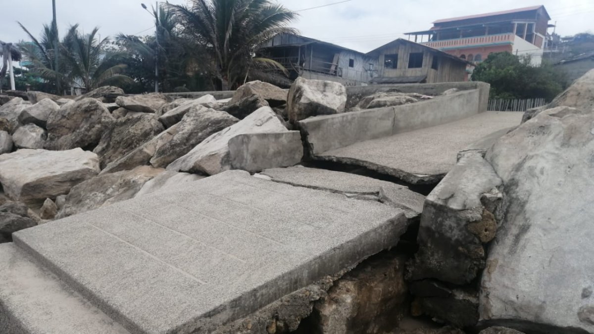 En este estado quedaron los muros de protección en Libertador Bolívar, en Santa Elena.