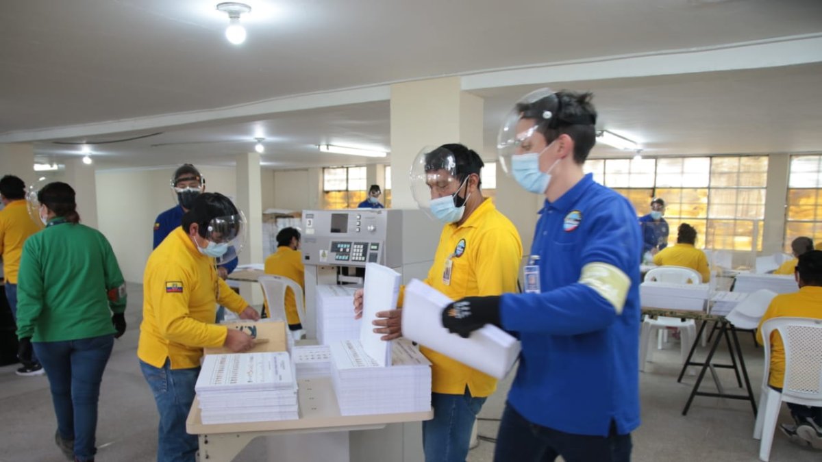 En el Instituto Geográfico Militar (IGM) no ha podido arrancar la impresión del documento de votación para la dignidad de parlamentarios andinos.