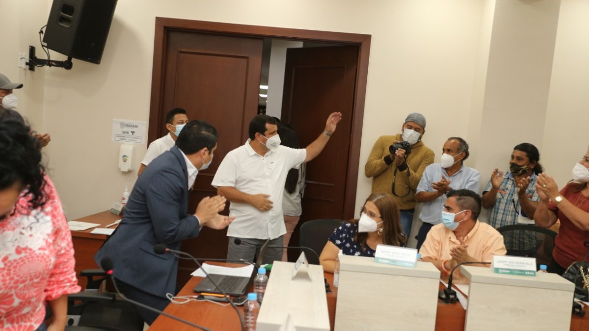 Sesión. La prefecta encargada aceptó la solicitud de Orlando de volver.