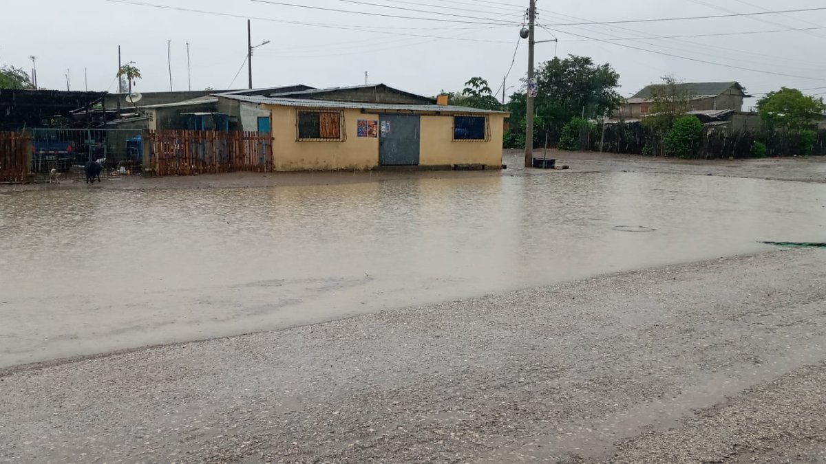 Santa Elena. Así amanecieron las comunas del cantón, tras las lluvias.