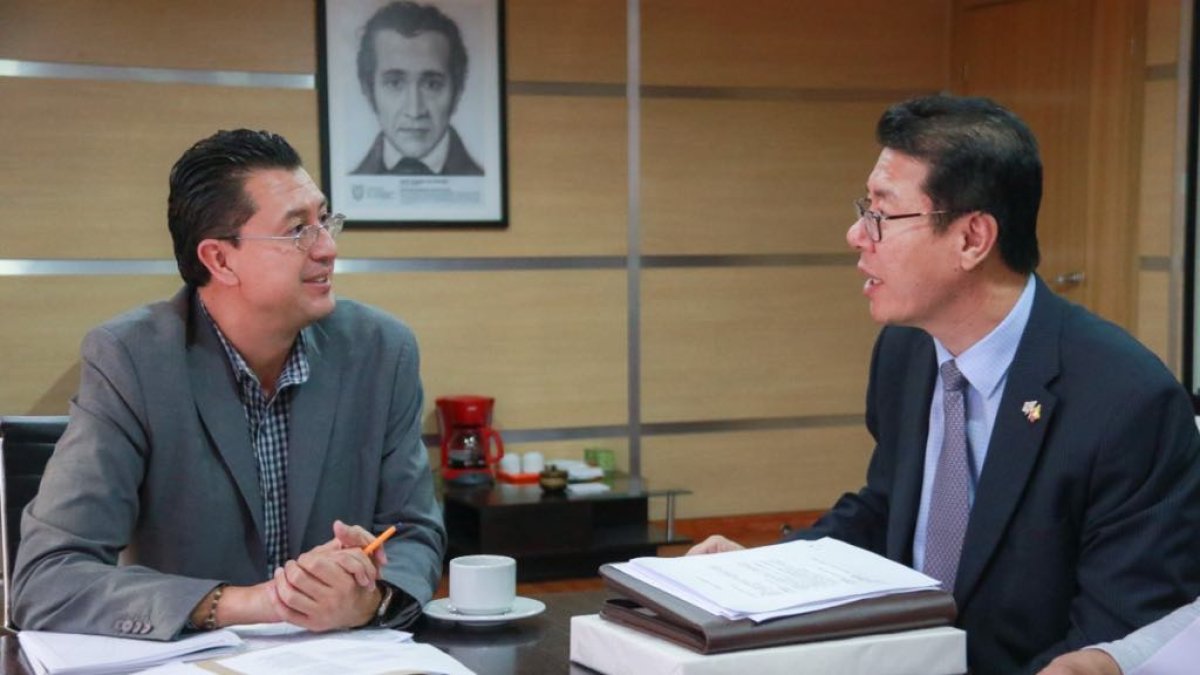 Diego Andrade (izquierda) renunció a la dirección del INEC el pasado 24 de enero de 2021.