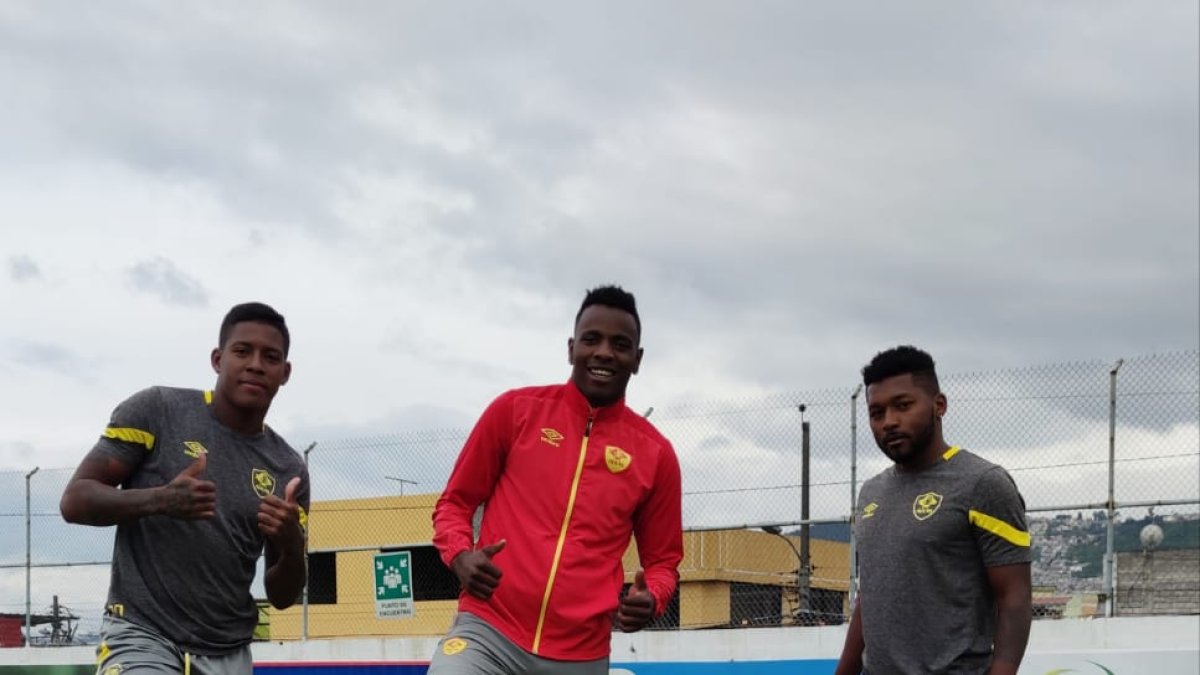 Los jugadores de Aucas siguen entrenándose en el centro deportivo de Chillagallo, junto al estadio Gonzalo Pozo