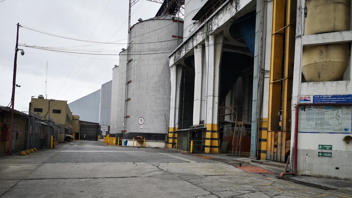La planta de la empresa está parada. El BIESS la tiene embargada.