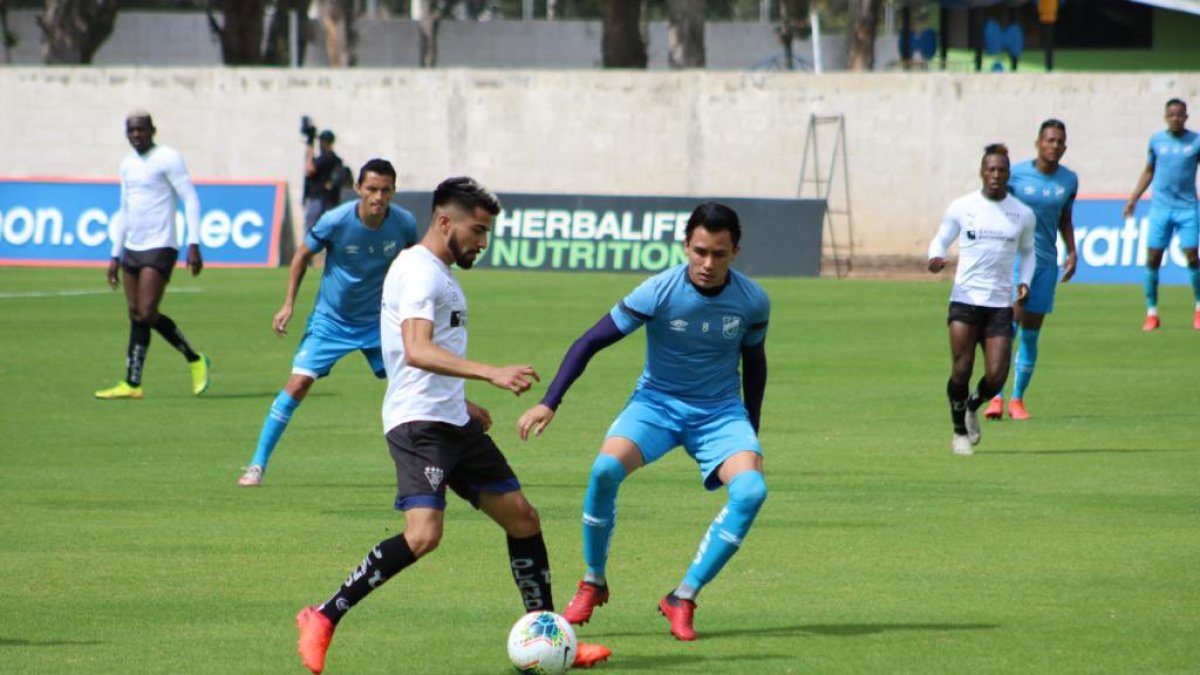 Liga de Quito y Universidad Católica jugaron dos partidos de pretemporada en Pomasqui.