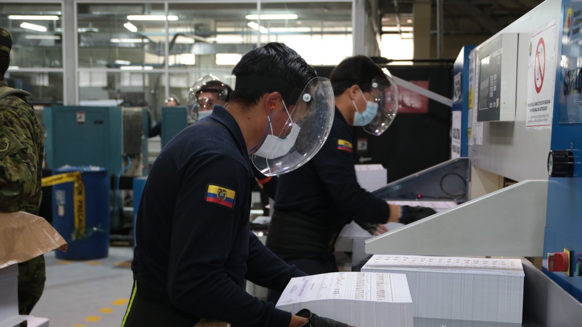 Ni una sola papeleta para parlamentarios andinos ha sido impresa en el Instituto Geográfico Militar.