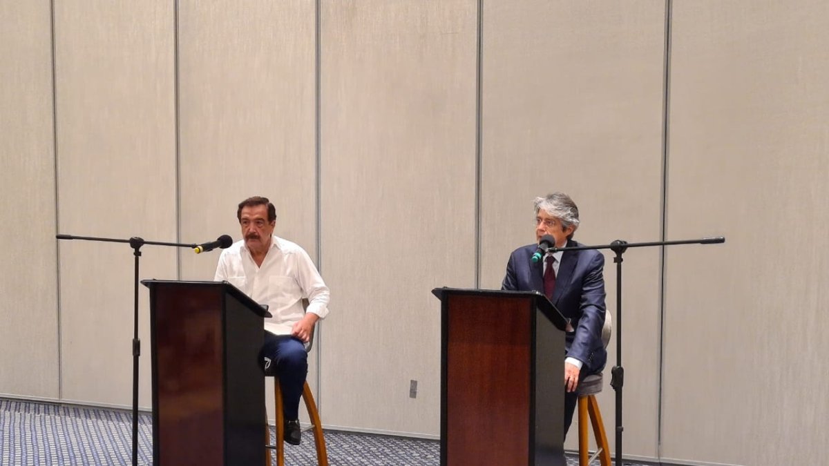 El exalcalde de Guayaquil, Jaime Nebot; y el candidato presidencial, Guillermo Lasso, durante una rueda de prensa.