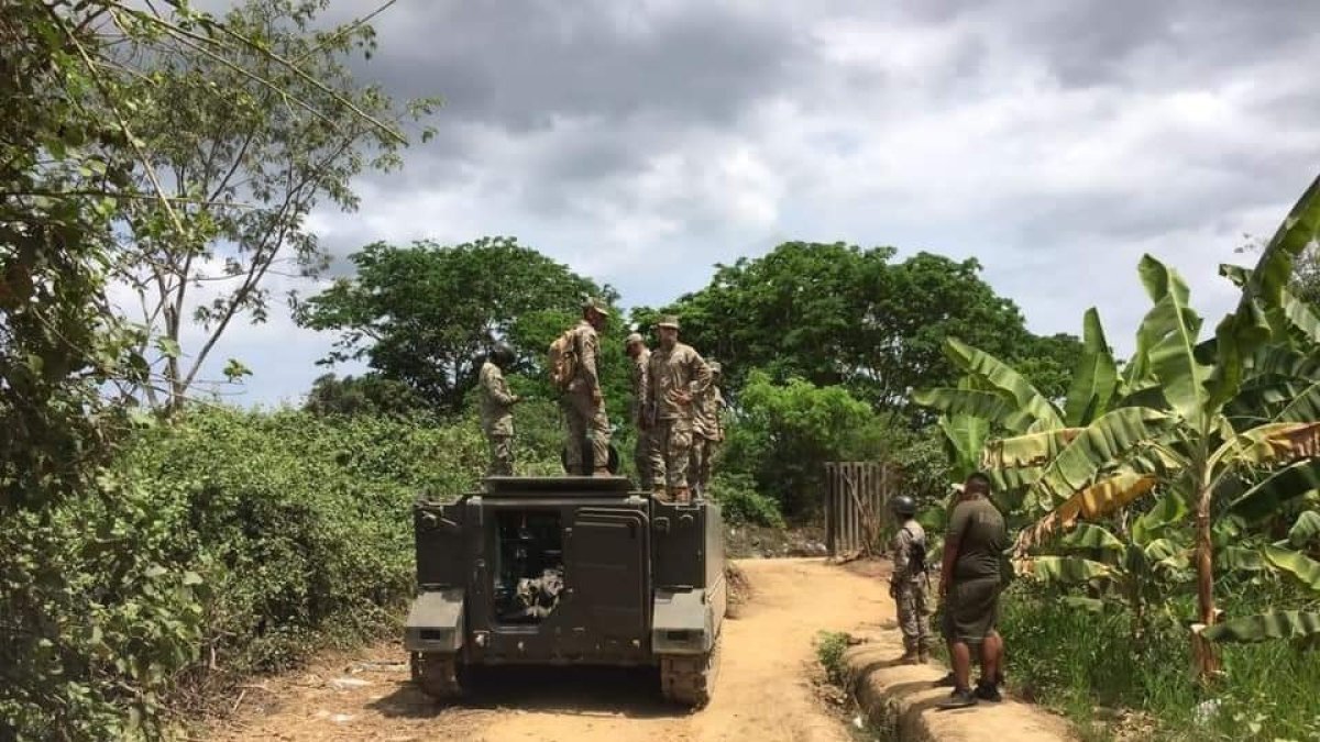 Perú reforzó su presencia militar en la zona de frontera para evitar el tránsito de personas por los pasos ilegales.