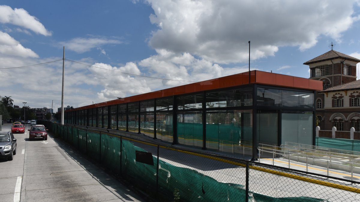 La parada del Metro en la Universidad Central generó demoras.