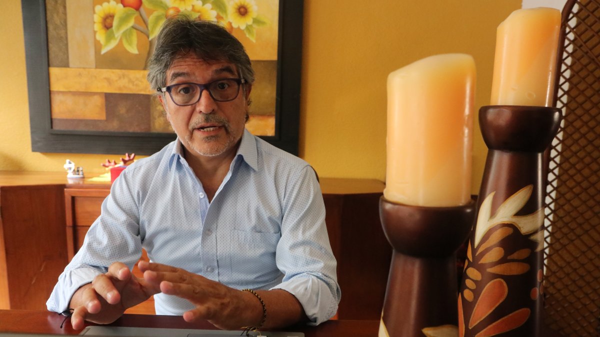 El psicólogo Patricio Cajas ha desarrollado proyectos de formación de derechos humanos; derechos de niños, niñas y adolescentes.