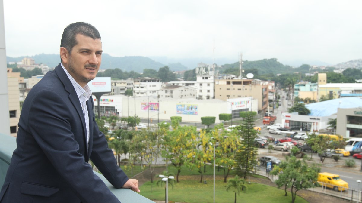 González suma 25 años de trayectoria empresarial.