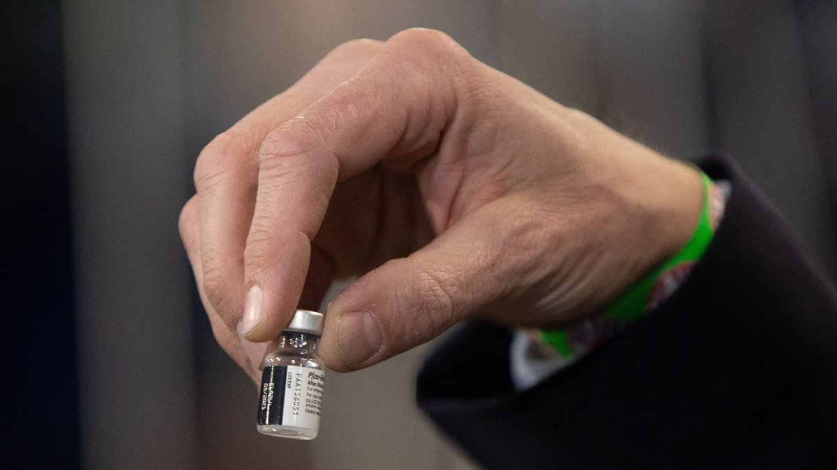 Farmacéuticas consideran contraproducente control de exportación de vacunas.