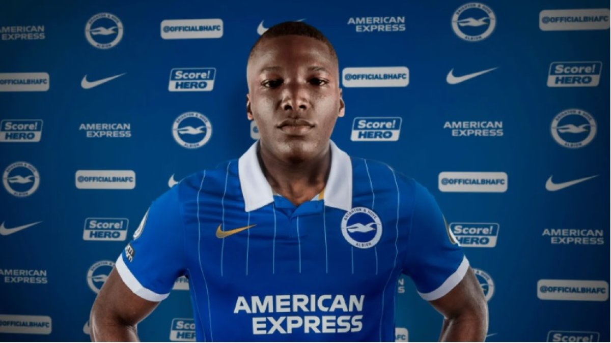 El ecuatoriano ya luce la camiseta de su nuevo equipo, en el que lucirá el dorsal 25.