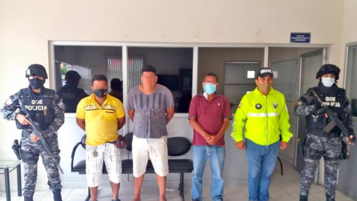 Los tres sospechosos de exigir $ 3.000 a un ciudadano, a cambio de devolverle el auto que previamente le robaron.