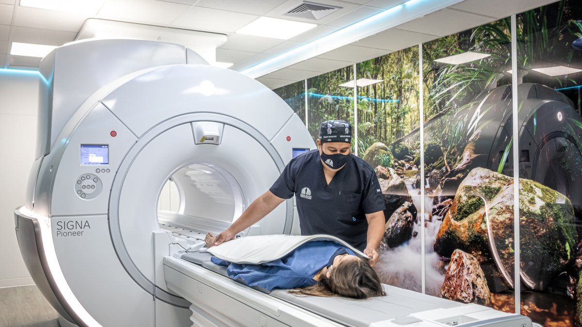 Establecimiento. El centro de imágenes se levanta en la avenida Francisco Boloña 729, en la ciudadela Kennedy, al norte de Guayaquil.