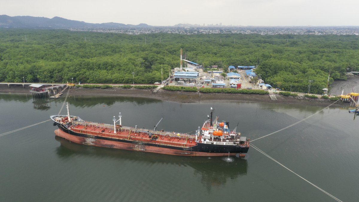 Los sobornos a funcionarios ecuatorianos se habrían entregado por contratos de venta de combustible.