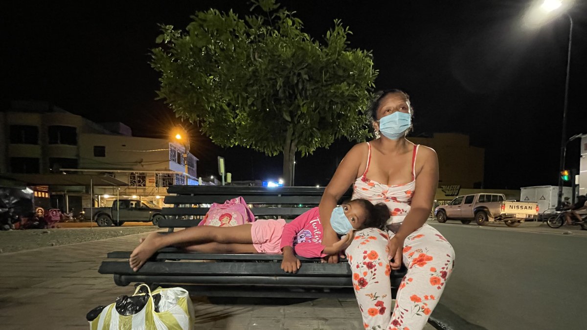 Soani Martínez busca un techo junto a su hija y esposo.