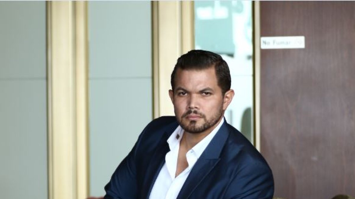 El candidato provincial por Suma es fan de los deportes. Le gusta mantener sus brazos en buena forma.