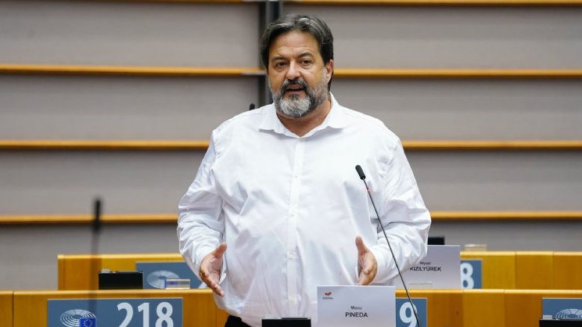 Manú Pineda es el eurodiputado de la Izquierda Unida española quien, según Pita, ha emitido declaraciones a favor de Andrés Arauz.