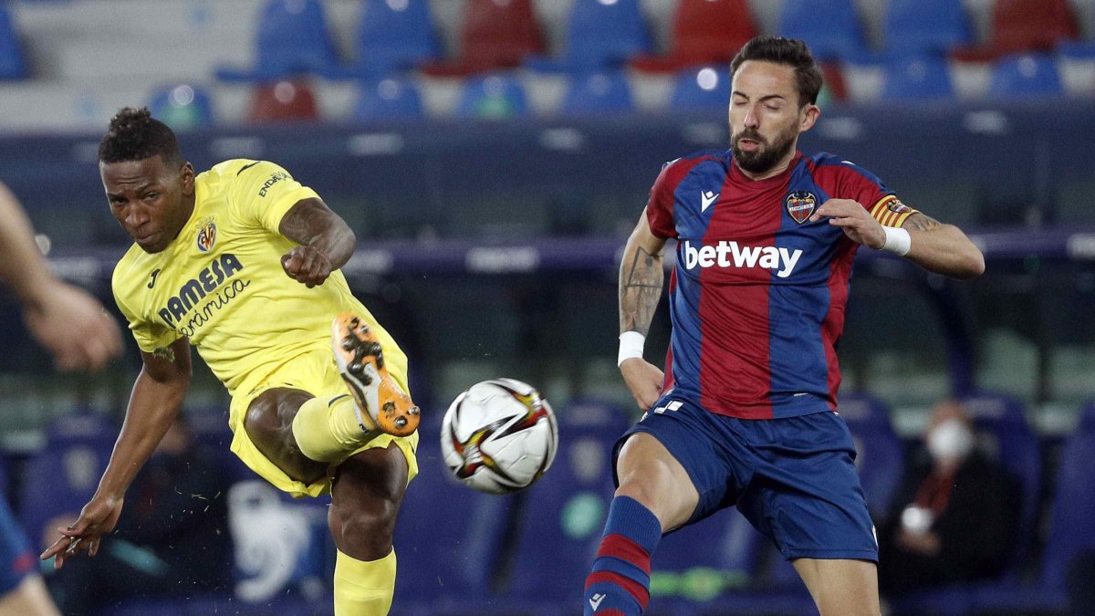 Pervis Estupiñán ingresó al minuto 66. Tuvo un rendimiento aceptable, pero no alcanzó.