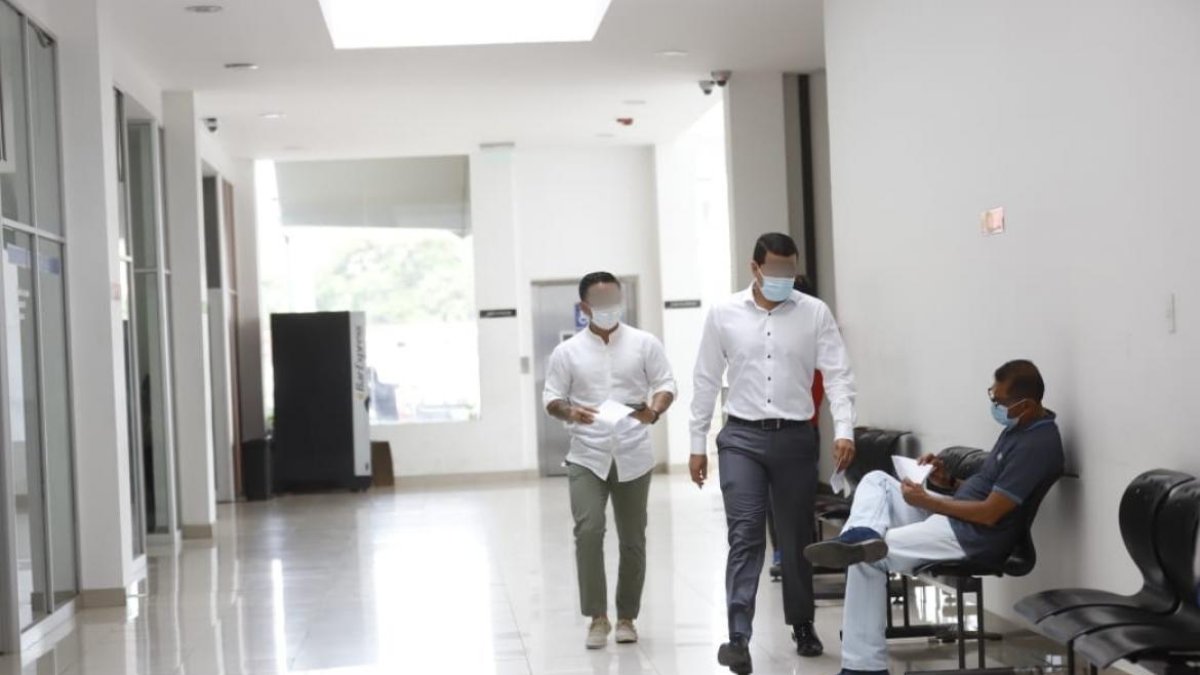 El entrenador del gimnasio acudió a la Policía Judicial a rendir su versión.