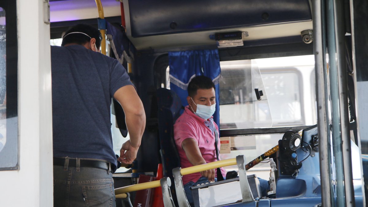 Si no hay acuerdo en los diálogos, los transportistas reducirán las horas de recorrido en Guayaquil.
PERIODISTA : BLANCA MONCADA 

FECHA : 01/02/2021 

Agencia (ag-extra)