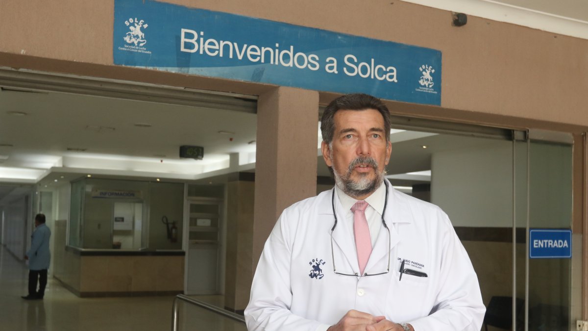 El doctor Guido Panchana, director de Medicina de Solca de Guayaquil.