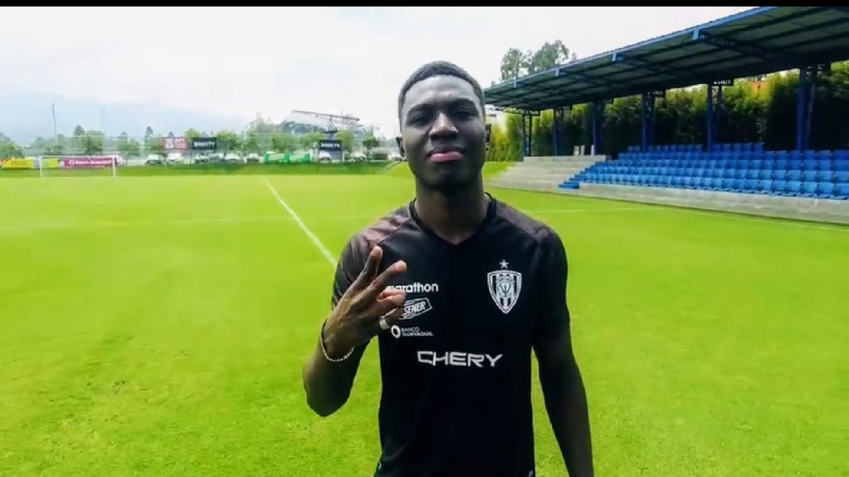 Stiven Plaza fue presentado por el cuadro rayado. Espera recuperar el ritmo de competencia