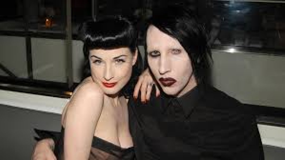 Dita von Teese y Marilny Manson comenzaron su relación en 2001 y se casaron en diciembre de 2005. Al año siguiente se divorciaron.