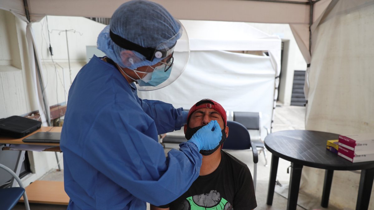 Respecto a los cantones, el informe oficial precisó que Quito sigue siendo el municipio con mayor incidencia de la pandemia al acumular 82.257, 772 más que el jueves.