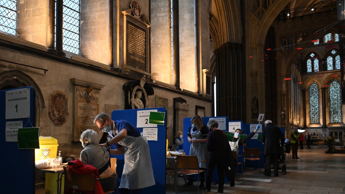 Según los últimos datos oficiales, el conjunto del país ha registrado 18.262 nuevos positivos en 24 horas y 828 fallecimientos por el virus, que elevan el total de muertes a 112.192 desde el inicio de la pandemia.