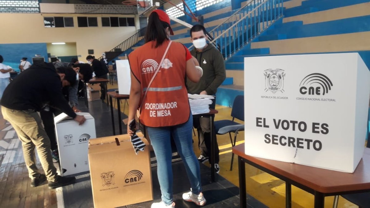 Referencial: Las Juntas Receptoras del Voto en el inicio de las elecciones.