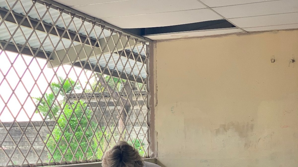 Figura. La alcaldesa realizó su voto en las instalaciones del colegio 28 de Mayo.