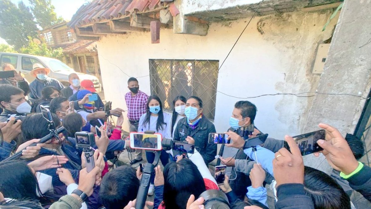 El candidato sufragó pasadas las 10:00 de la mañana.