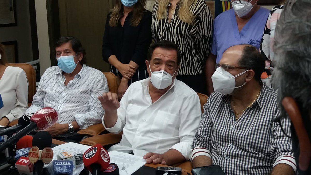 Jaime Nebot junto con algunos asambleístas que lograron, según él, ganar un curul.