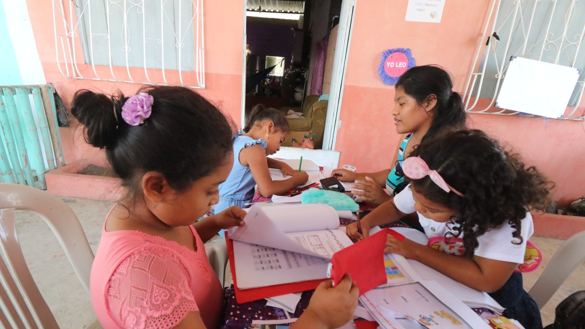 No todos los niños han podido recibir clases virtuales. Algunos trabajan con fichas pedagógicas.