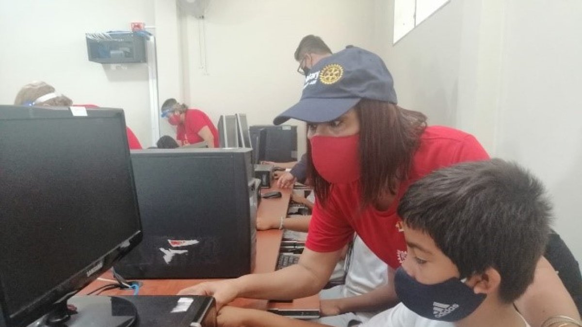 En el recinto Barranca La Puntilla se ejecuta un proyecto con la creación del aula virtual.