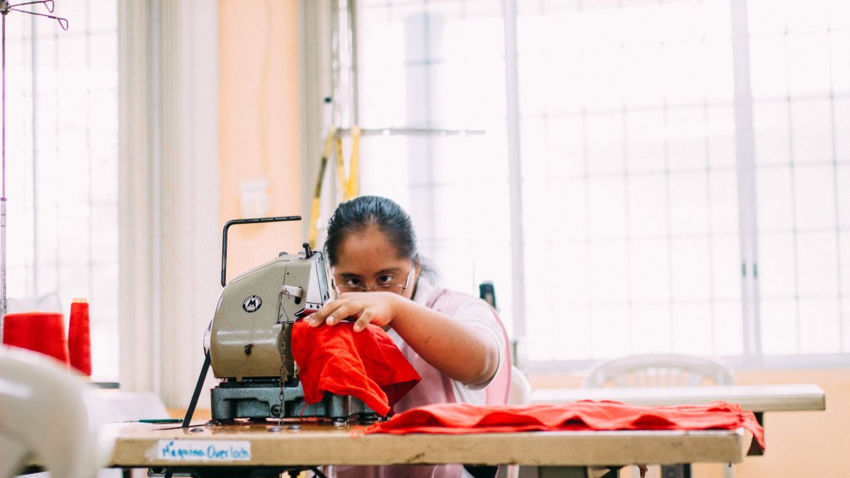 En esta foto de archivo vemos el trabajo de reinserción que realiza la entidad con las personas que atiende.
