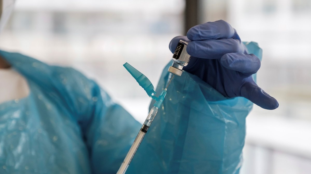 Vista de una dosis de la vacuna contra la covid-19.