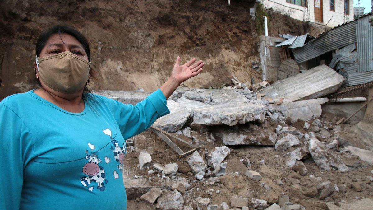 Cuatro albañiles trabajaban en el muro cuando este colapsó.