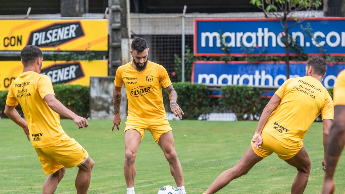 Barcelona continúa con su preparación para la Noche Amarilla.
