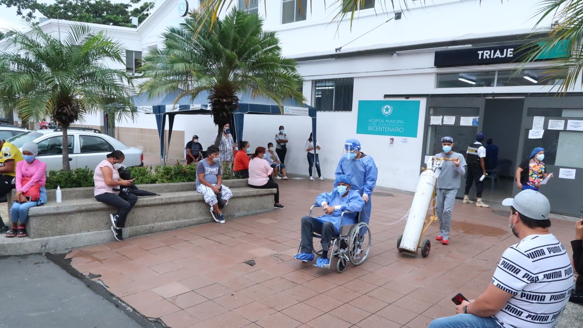 Pacientes en el Hospital Bicentenario de Guayaquil.