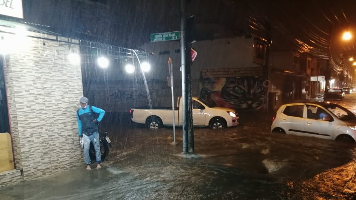 Así permanecen las calles de Samanes, al norte de Guayaquil, en este momento.