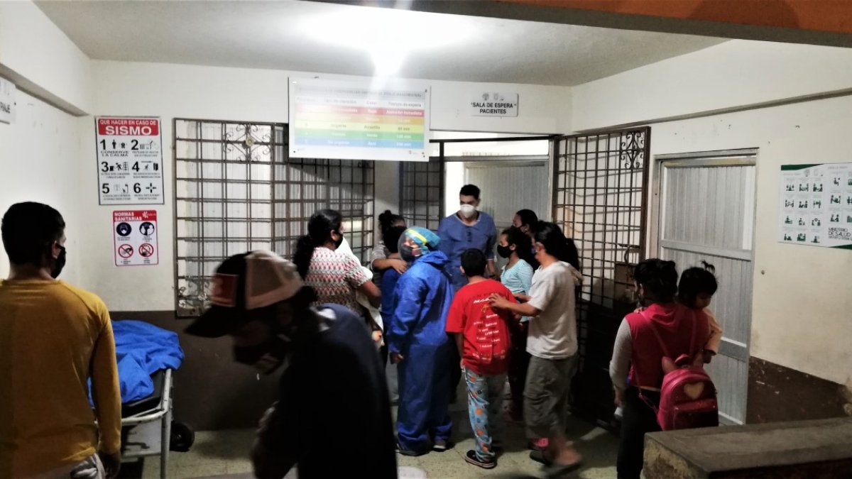 Decenas de personas en la emergencia de un hospital por intoxicación.