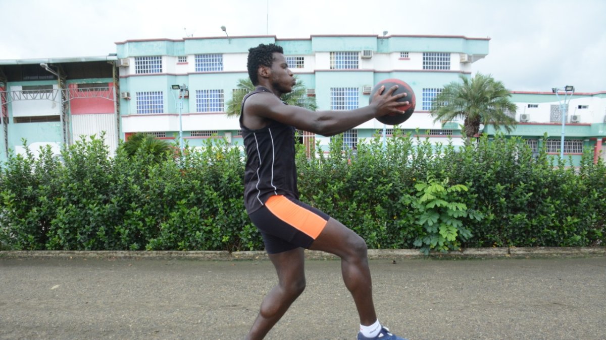 Trabajo. Andrés cumplió 10 días de entrenamiento en Portoviejo. La segunda fase será en Quito, 3 semanas.