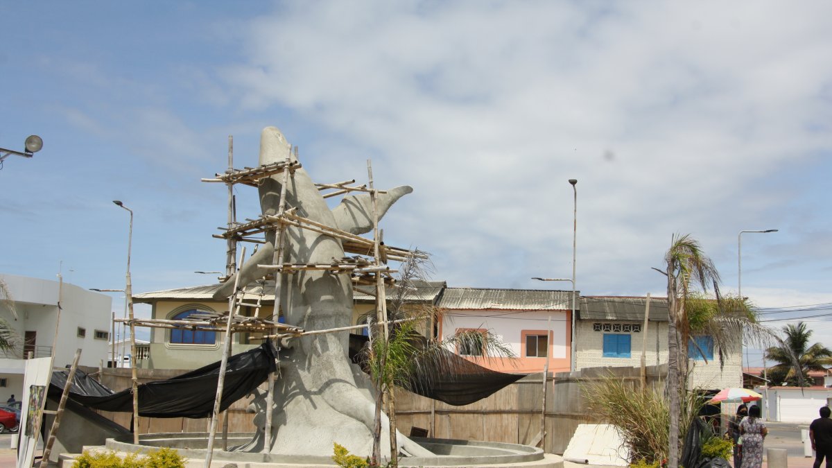 La obra. Está ubicada en el centro del malecón del balneario. La estructura no ha sido terminada.